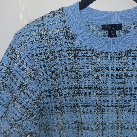 Ann Taylor petites shortsleeved sweater - Picture 2 of 5